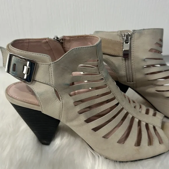 Audrey Brooke size 7 1/2 bone zip up chunky heel shoe - Picture 5 of 6